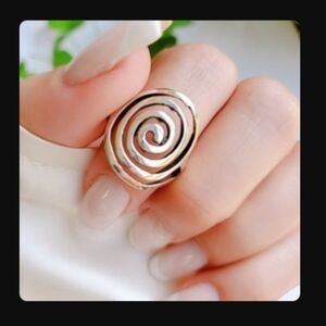Women's sterling silver ring